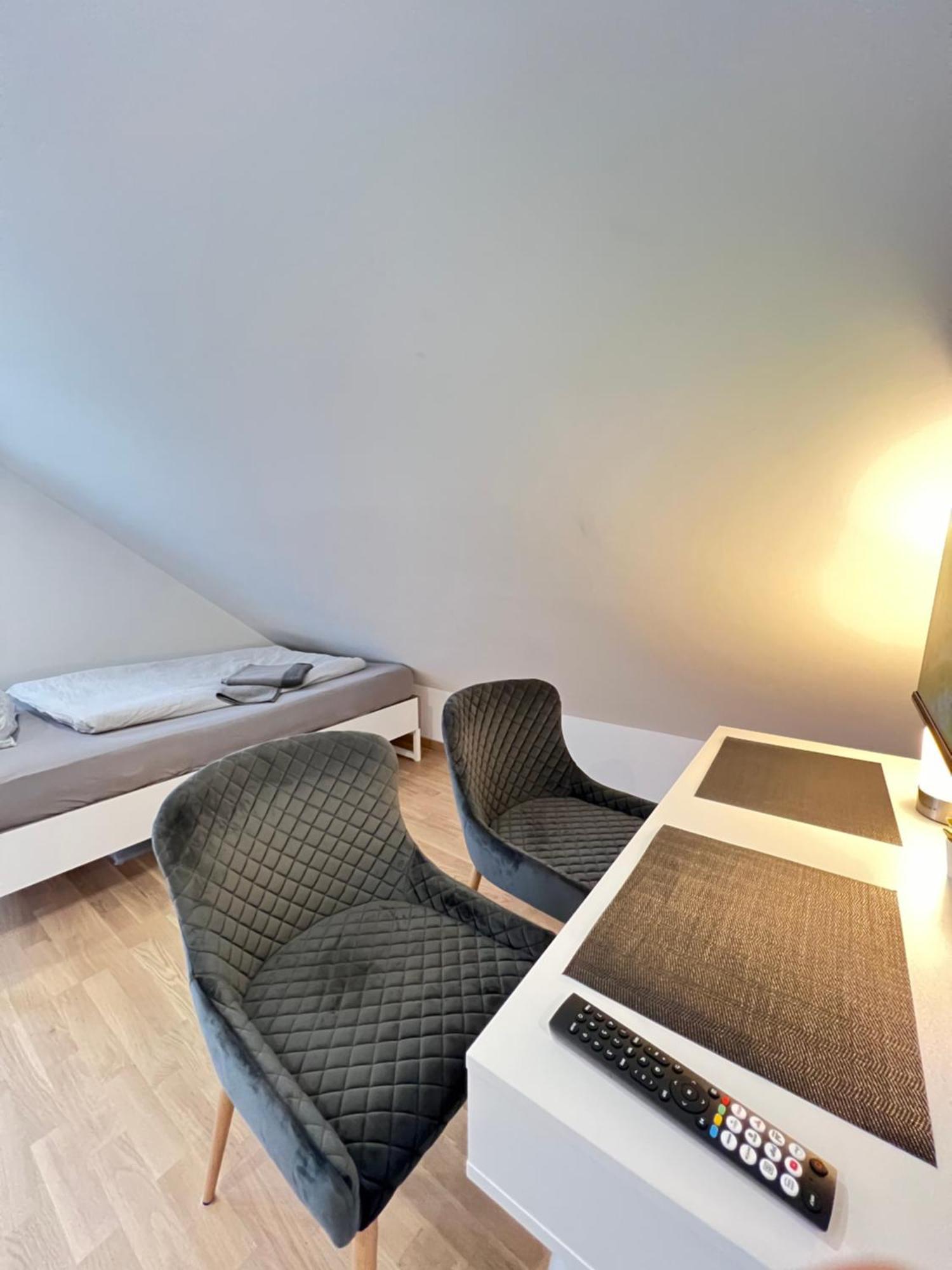 Charmantes Studio-Apartment Im Herzen Von Neureut - Fussbodenheizung, Regendusche, Waschmaschine, Stellplatz 카를스루에 외부 사진
